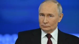 Putin troca ataques com a Ucrânia enquanto espera Trump