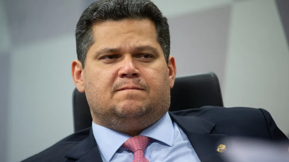 Sucessão Senado: Quem é Davi Alcolumbre, favorito para ser o próximo presidente da Casa