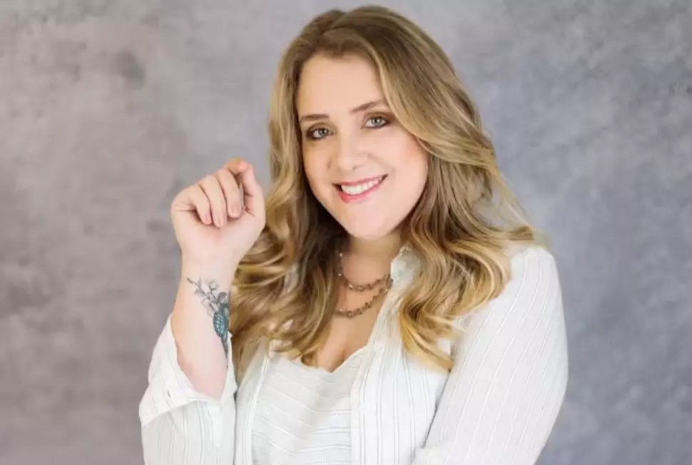 mulher se torna policial e prende próprio agressor