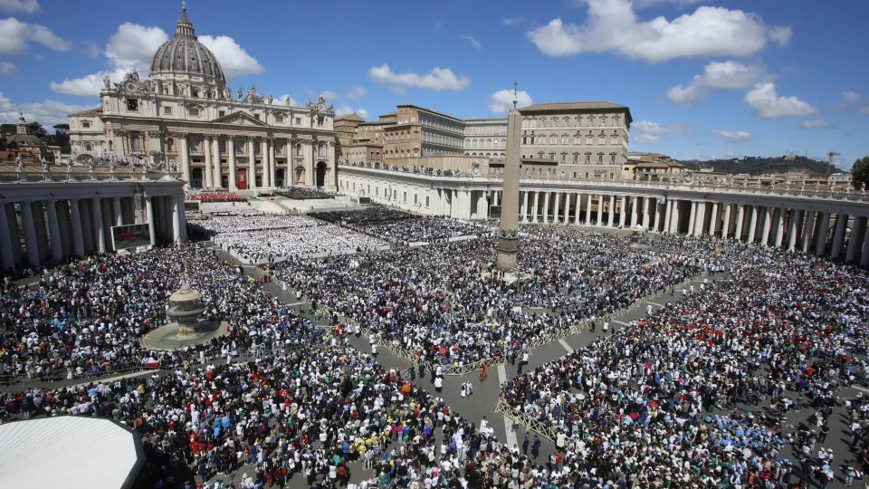 Corpo de papa Francisco é sepultado na Basílica de Santa Maria Maior