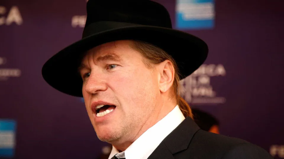 Famosos de Hollywood lamentam morte de Val Kilmer