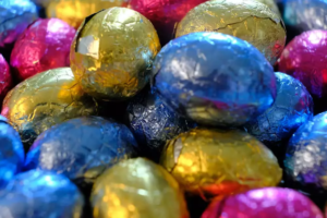 Ovo de Páscoa: como a tradição começou com galinhas e virou chocolate?