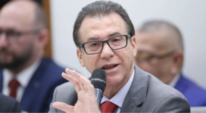 Sem fim imediato da 6×1, Congresso poderia reduzir jornada, sugere ministro