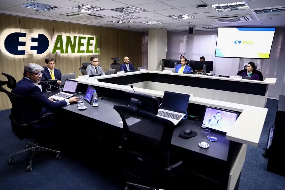 Aneel mantém bandeira vermelha, e conta de luz continua mais cara em julho