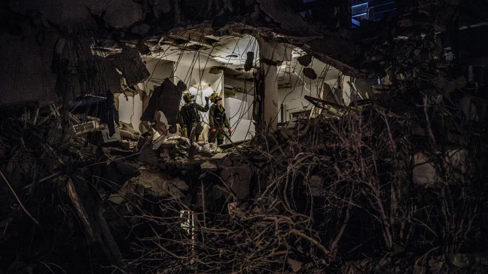 Ataques do Irã com mísseis deixam 3 mortos e ao menos 82 feridos em Israel