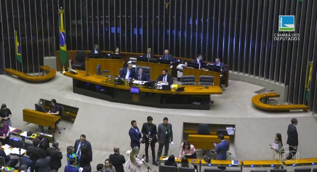Brasil corre o risco de 'apagão', caso governo e Congresso não aprovem ajustes de despesas, apontam especialistas
