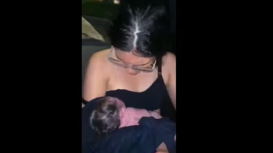 Casal fica preso no trânsito e mulher dá à luz dentro de carro