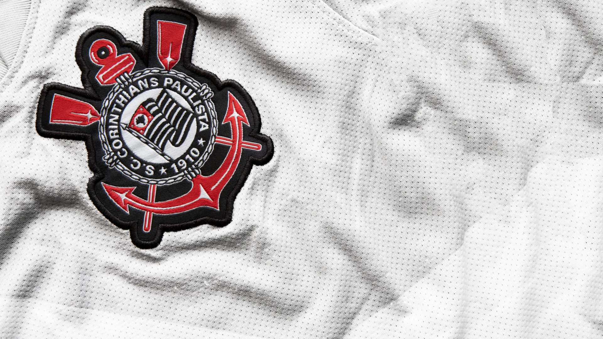 Corinthians encara Grêmio para abrandar crise antes de nova e mais longa pausa