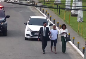 MC Poze do Rodo é libertado e deixa presídio em Bangu recebido por multidão de fãs