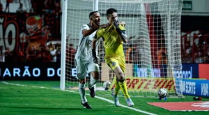 SÉRIE B: Goiás vence clássico e segue isolado; Coritiba e Cuiabá também vencem