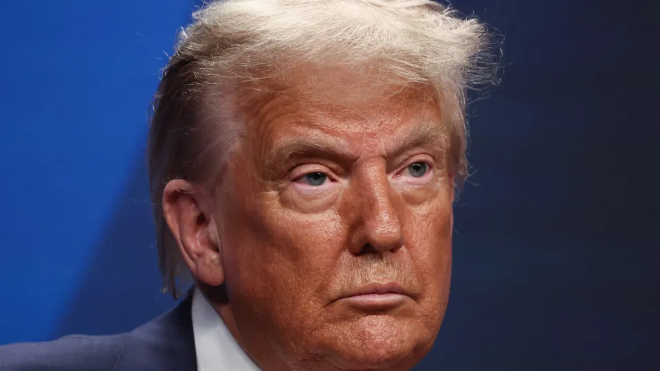 "Soldado?" Trump se comove com jornalista ucraniana com marido na guerra