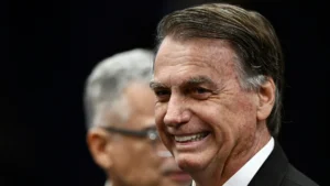 Advogado de Bolsonaro diz ao STF que nunca conversou com familiares de Cid sobre delação