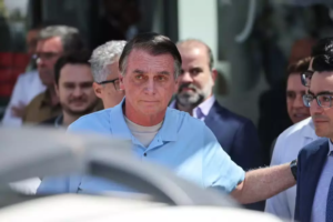 Bolsonaro cancela compromissos de julho após passar mal