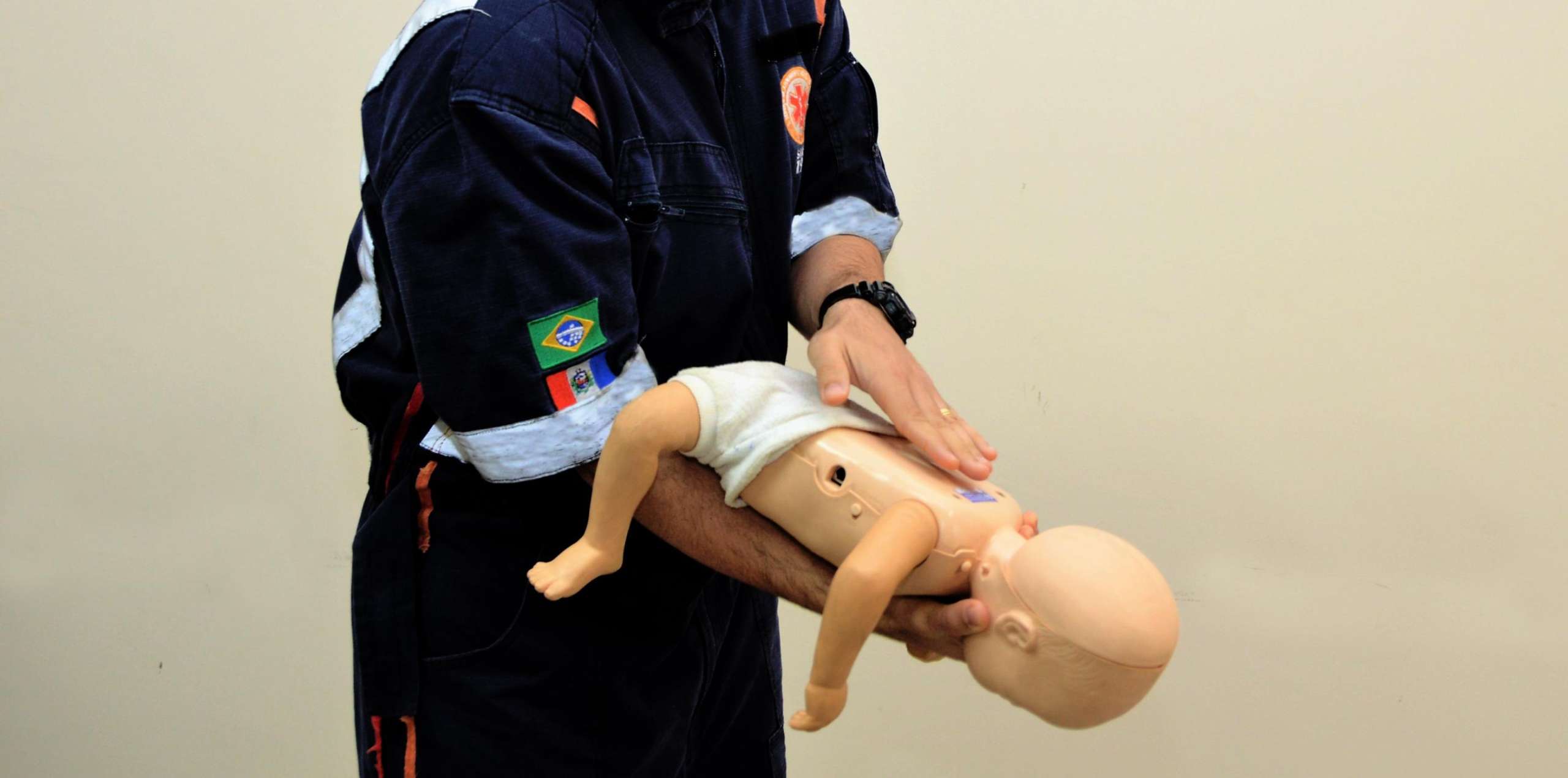 Médica do Hospital Ib Gatto Falcão orienta sobre como agir em casos de engasgo de bebês