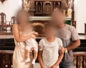 Namorada de adolescente que matou a família