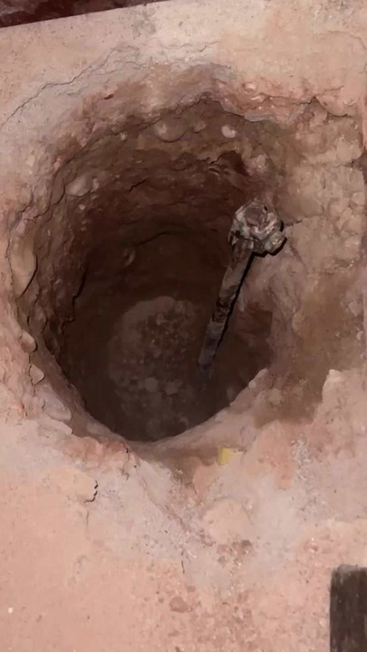 Solo quente e fumaça em casas de Penedo intrigam moradores