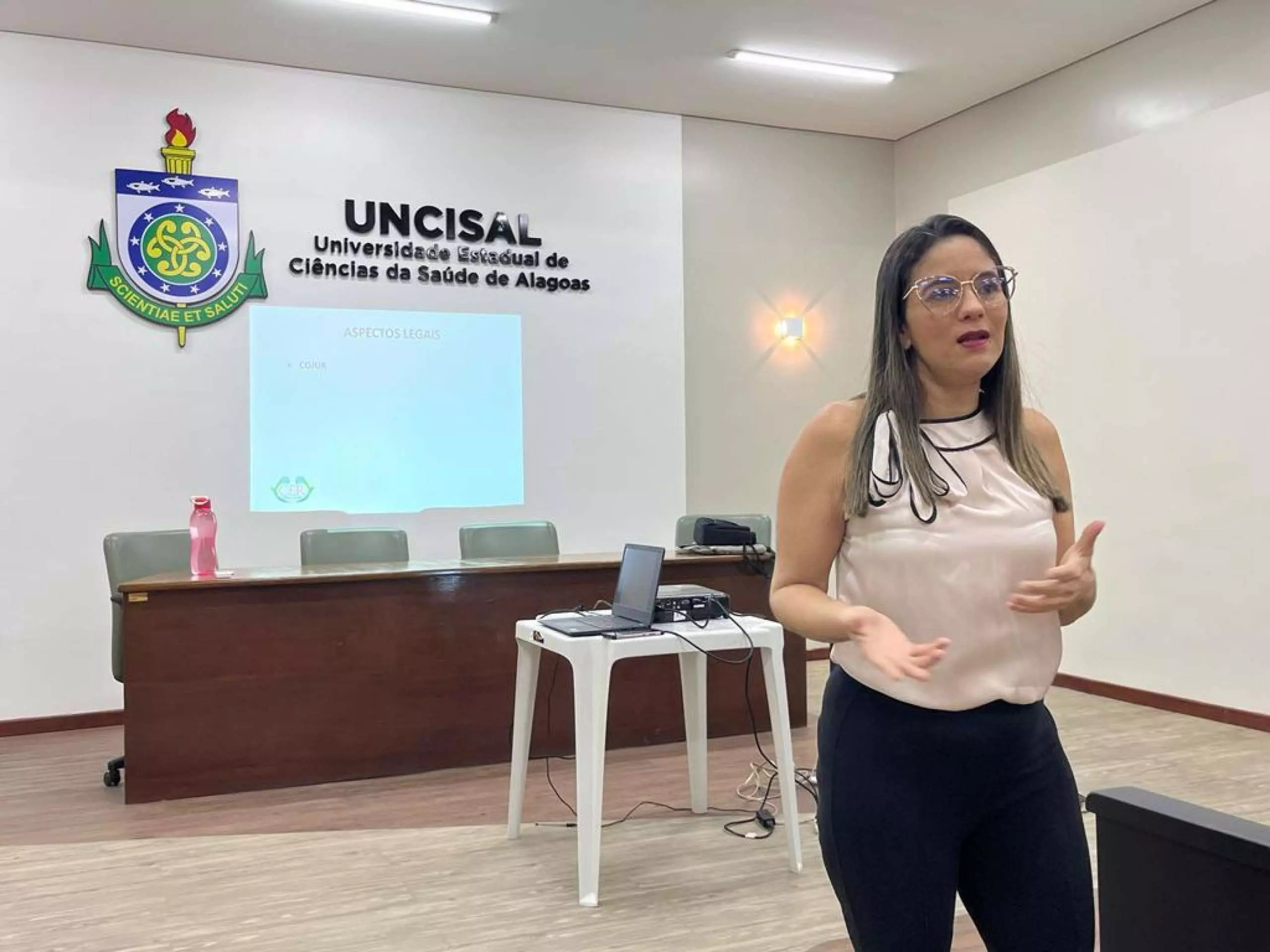 Uncisal lança seleção para assistente pedagógico e amplia equipe dos cursos da UAB
