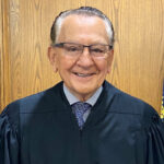 Morre Frank Caprio, juiz do programa Cortes de Providence, aos 88 anos