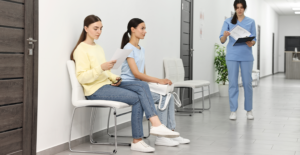Atestado de acompanhamento abona  falta no trabalho? Entenda