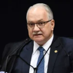 Fachin critica sanção de Trump a Moraes e cita desafio de autocontenção do STF