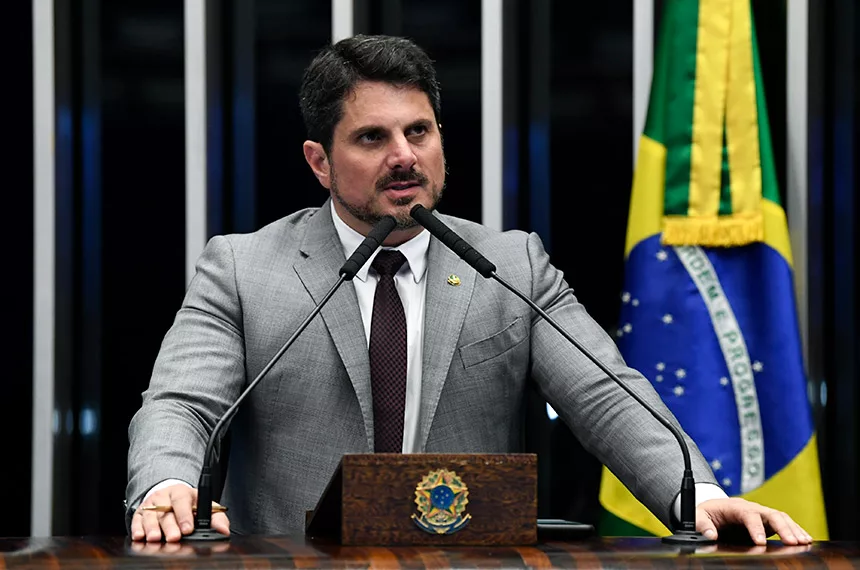 Moraes manda liberar salário e retira tornozeleira de Marcos do Val
