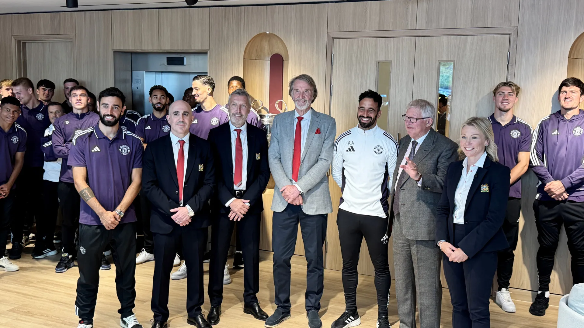 Diretor do Man. United quebra silêncio sobre situação de Ruben Amorim