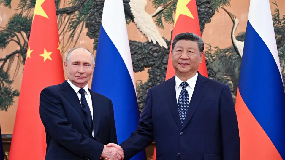 Em encontro com Xi, Putin afirma que relação entre países chegou a nível 