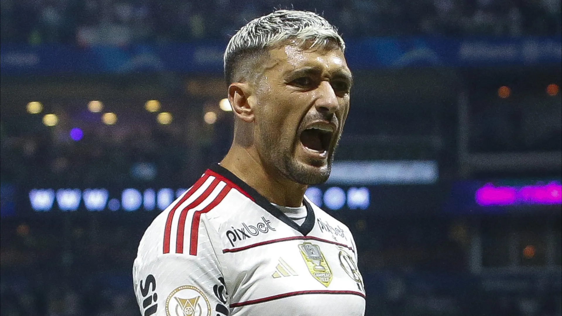 Goleiro faz de pênalti, Grêmio arranca empate e frustra festa do Flamengo