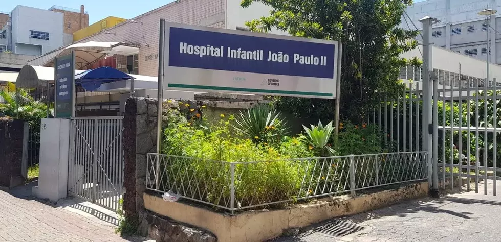 Mãe de bebê soropositivo fere enfermeira com agulha contaminada por HIV
