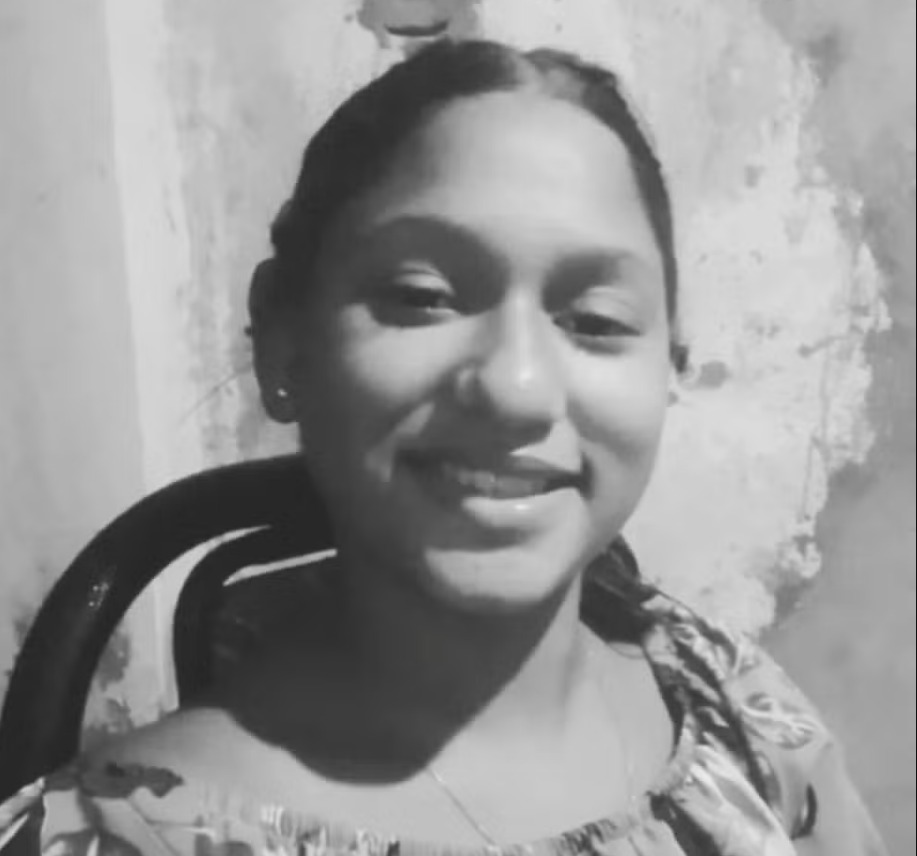 Menina de 11 anos morre após ser espancada por colegas dentro da escola