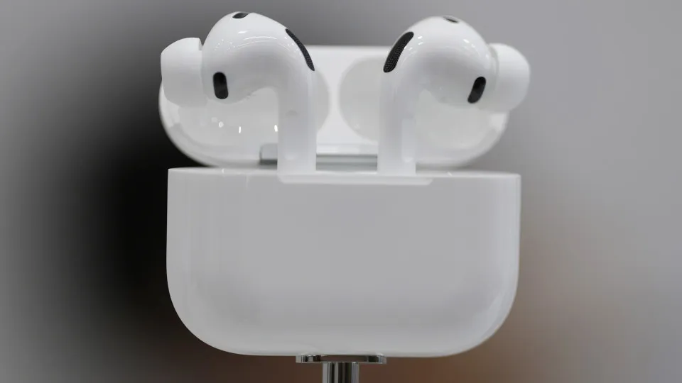 Novo AirPods Pro 3 faz tradução simultânea para o português com 
