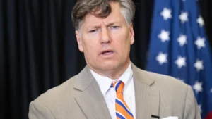 Número 2 da diplomacia de Trump diz que EUA reagirão mesmo com chance de Bolsonaro ir à Papuda