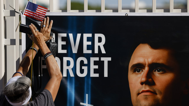 Funeral do conservador Charlie Kirk gera tensão e segurança apertada