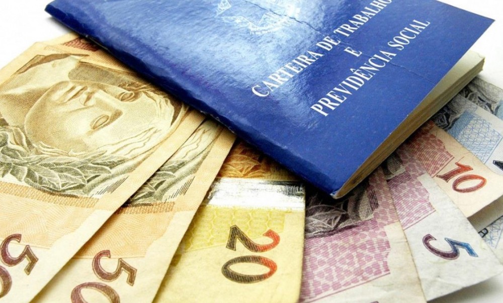 13º salário: quando cai a primeira parcela? Tem desconto de INSS? Tire dúvidas