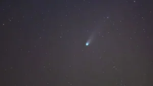Cometa Lemmon atinge brilho máximo e pode ser visto no céu do Brasil