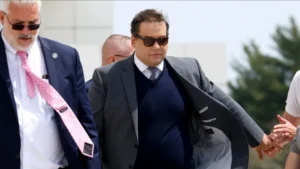 George Santos deixa prisão nos EUA após