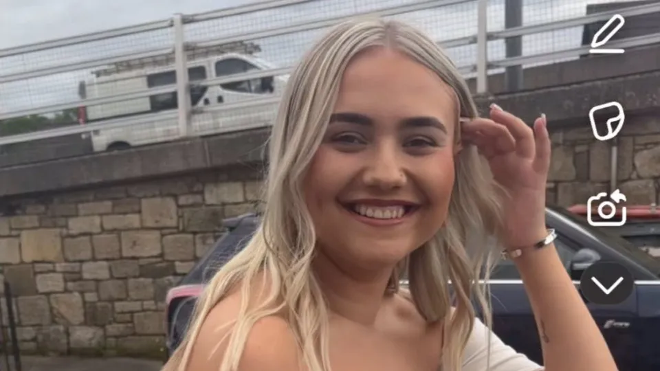 Jovem escocesa finge gravidez e engana família:
