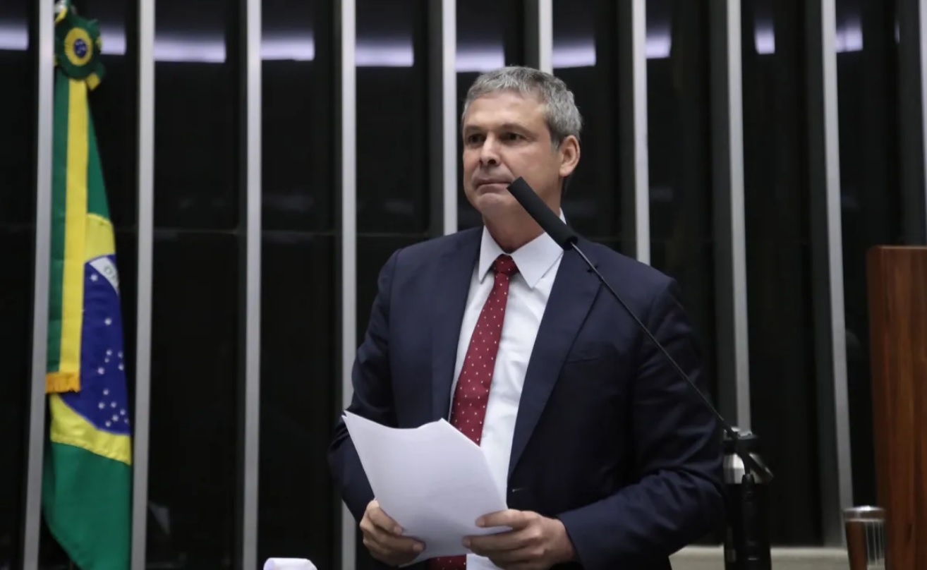 PT recorre ao plenário contra arquivamento de processo a Eduardo