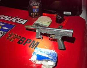 Submetralhadora é apreendida pela Polícia Militar em residencial da parte alta de Maceió