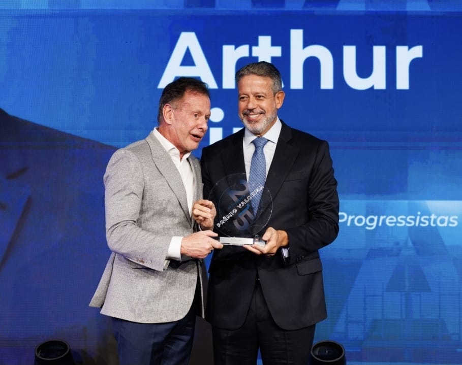 Arthur Lira é agraciado com a 1ª edição do Prêmio Valoriza Parlamento e figura entre os deputados mais influentes do Brasil em 2025