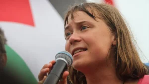 Greta Thunberg é presa no Reino Unido durante protesto pró-Palestina
