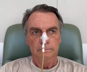Termina cirurgia de Bolsonaro para tratamento de hérnia em hospital de Brasília