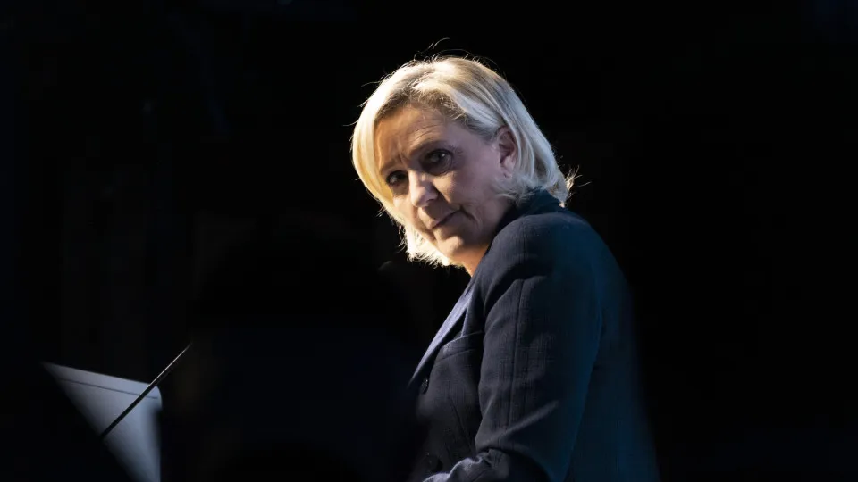 Justiça da França começa a julgar recurso de Le Pen para disputar Presidência em 2027