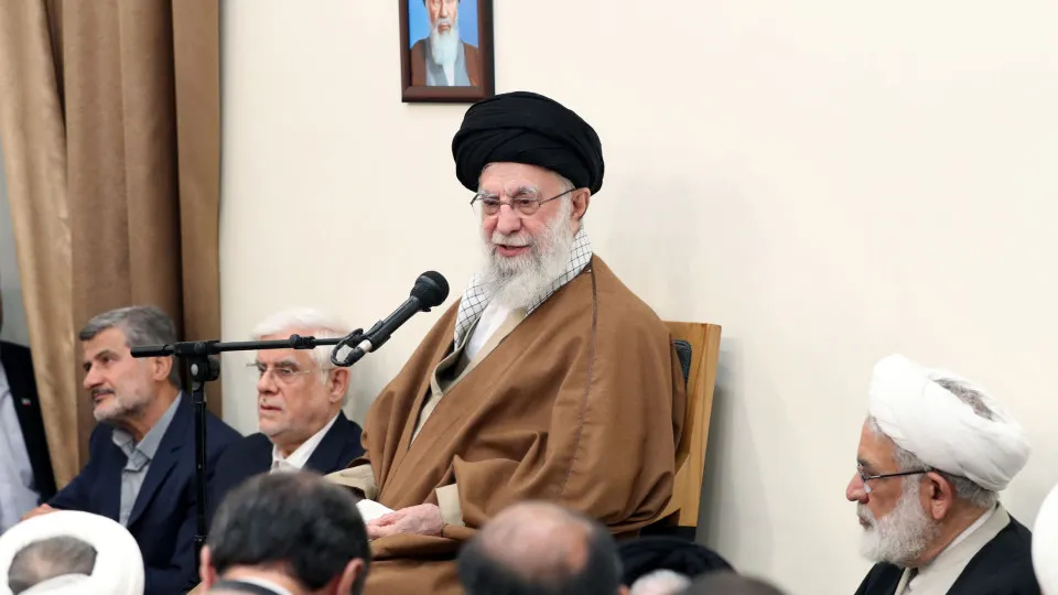 Mortes em protestos no Irã chegam a 5.000, diz agência; Khamenei faz ameaça