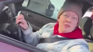 Mulher morta pelo ICE foi atingida por vários disparos de arma de fogo