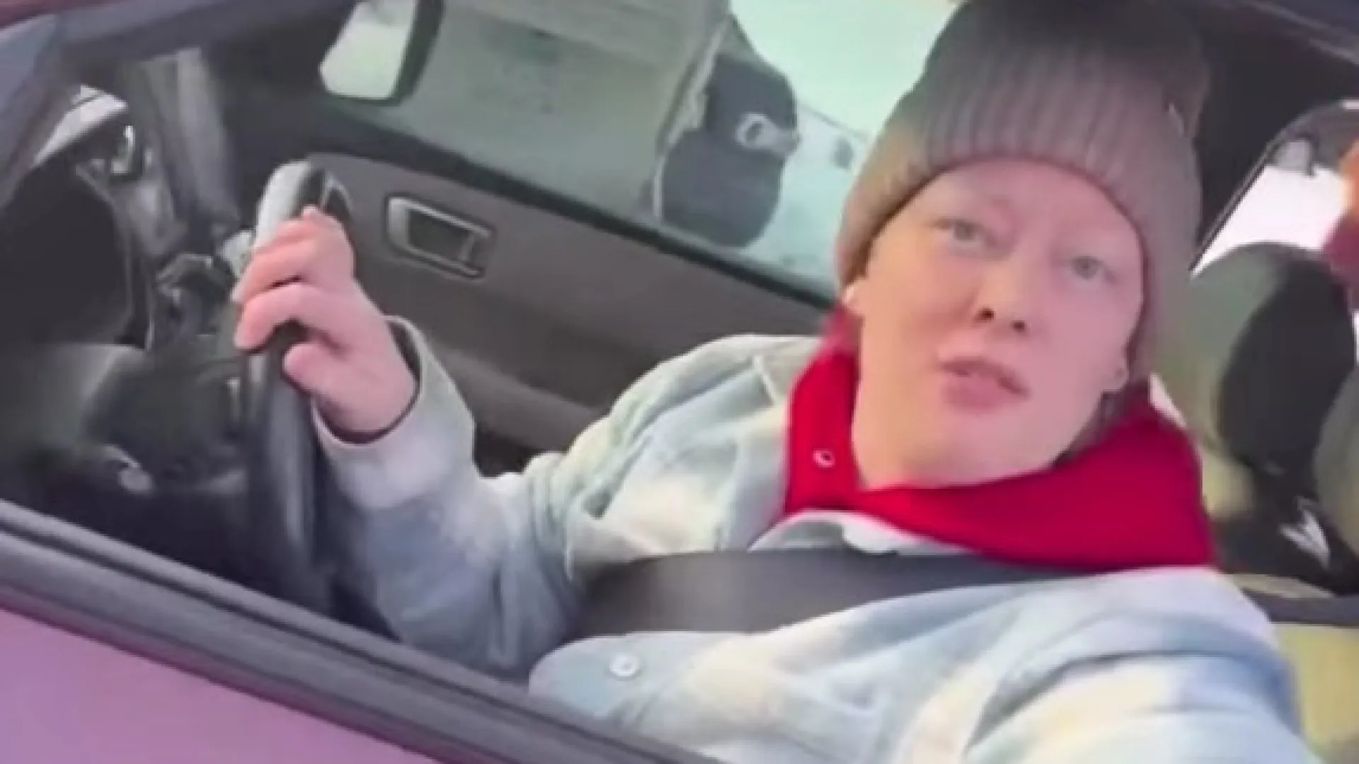 Mulher morta pelo ICE foi atingida por vários disparos de arma de fogo