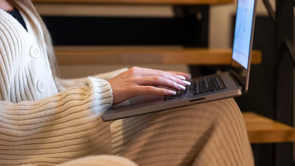 Quer saber como fazer a bateria do computador durar mais? Veja os truques