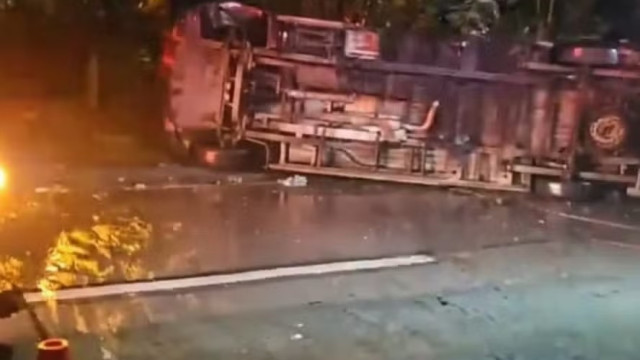 Acidente com caminhão desgovernado deixa três mortos na BR-116, no RJ