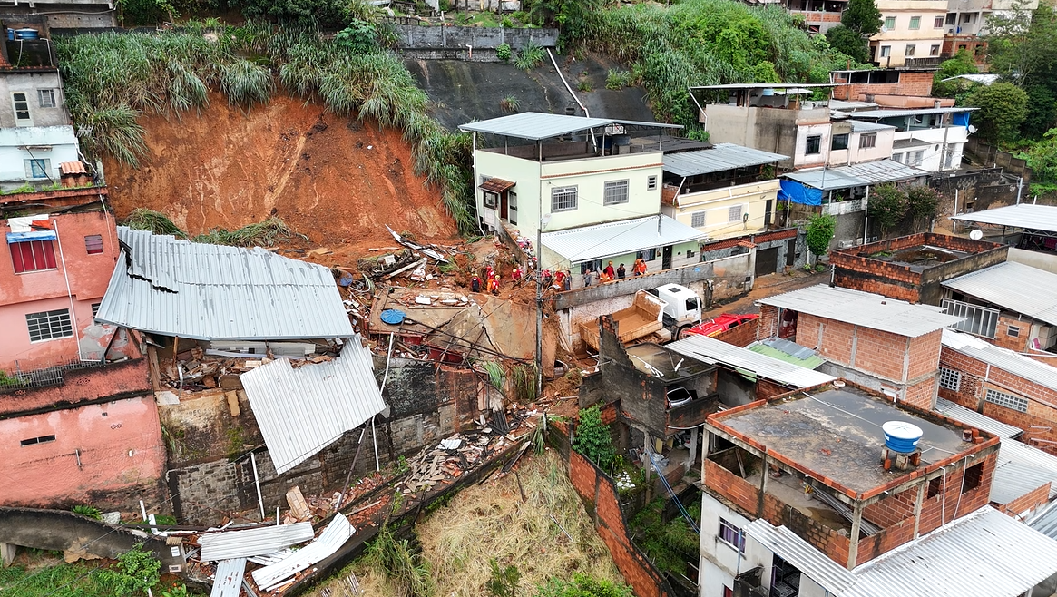 Chega a 70 o número de mortos pelas chuvas em Minas Gerais