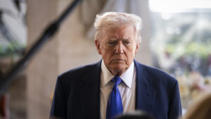 Trump ameaça processar Trevor Noah após piada sobre ilha de Epstein